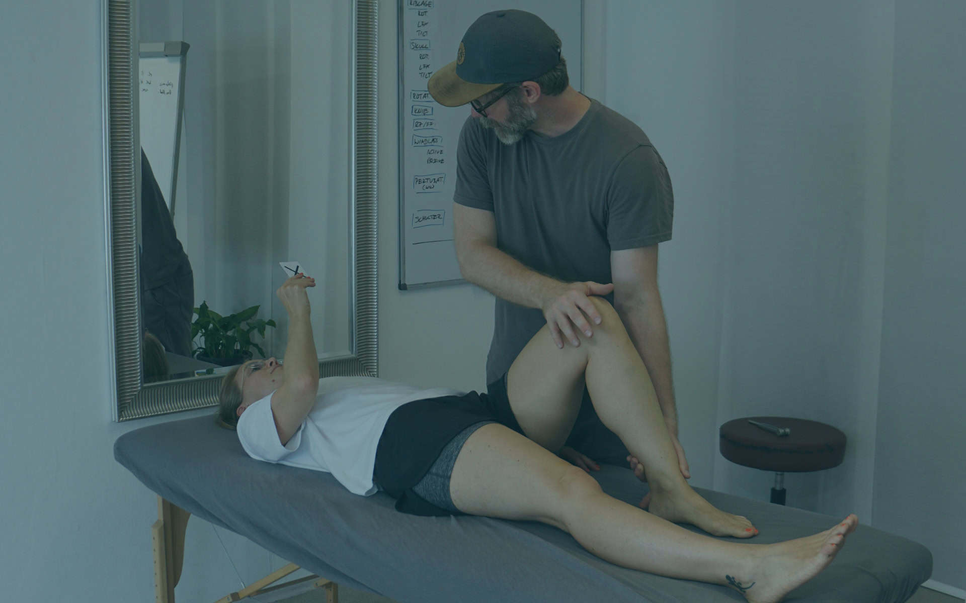 Beim Multitasking Muskeltest reagiert der Muskel normal auf den Inhibierungsstimulus